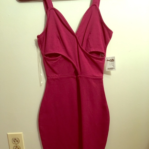 Charlotte Russe Dresses & Skirts - NWT Fuscia Criss cross ✖️ body con style dress
